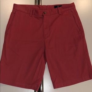 vineyard Vines shorts